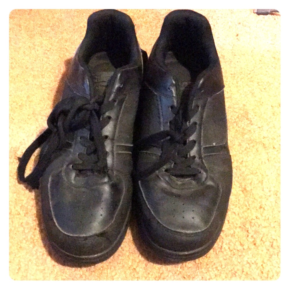 Used black non slip sneakers